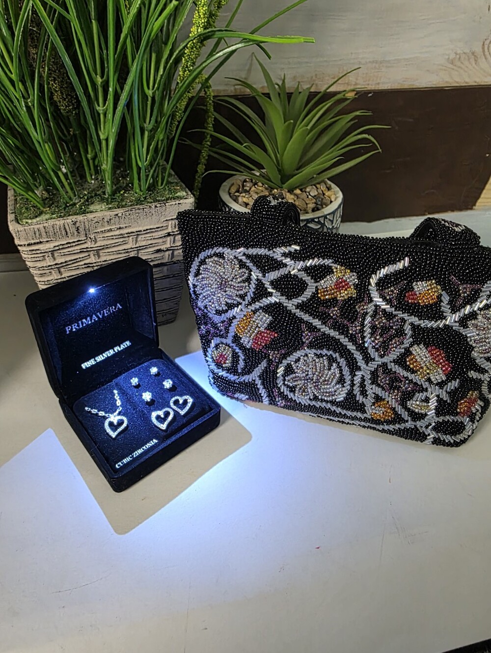 Viral beaded bad